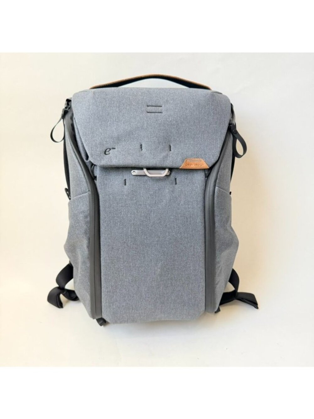 NWT Peak Design Everyday Backpack 20L Gray ( Customized) Laptop Travel Bag
